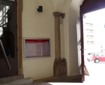 Vestibul – sloupy a polosloupy