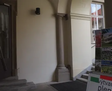 Vestibul – sloupy a polosloupy