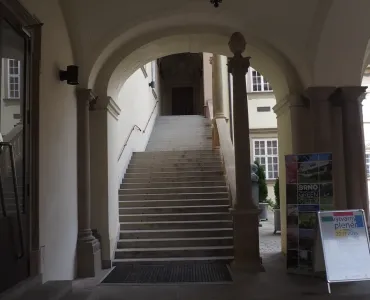 Schodiště do Sňatkové síně