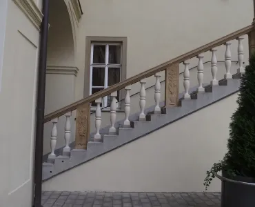 Schodiště do Sňatkové síně