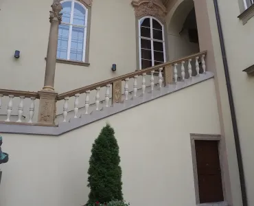 Schodiště do Sňatkové síně